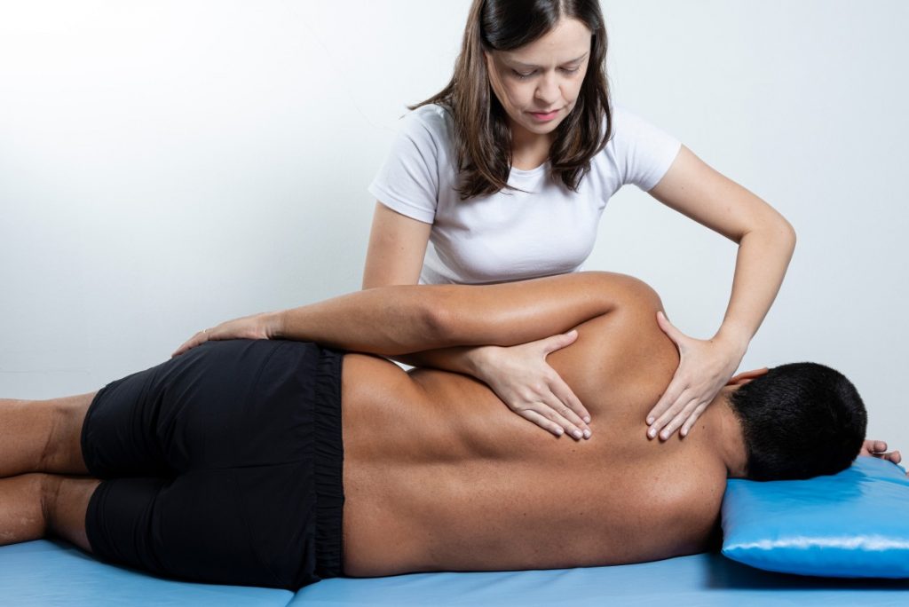 osteopath vs chiropractor services